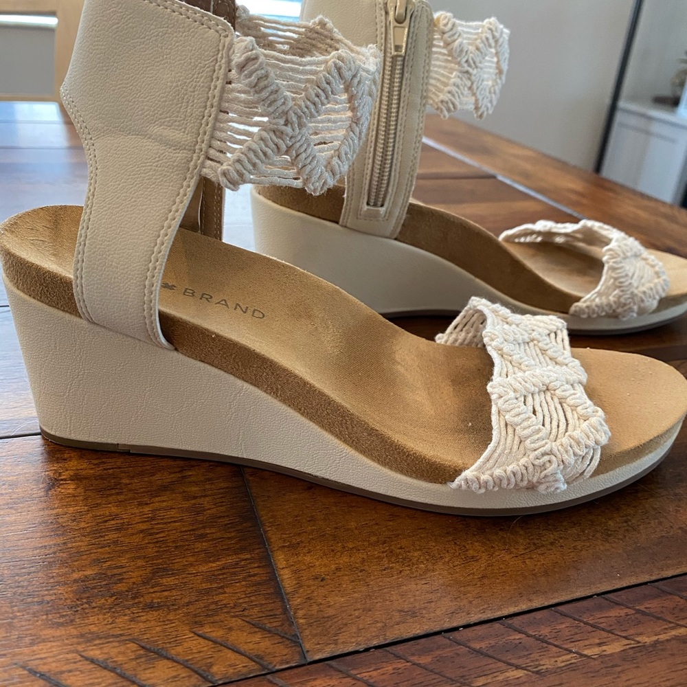 Lucky Brand Wedge Sandals - Picture 3 of 7